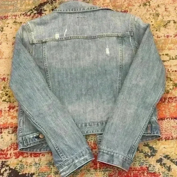 Gap Women’s Blue Denim Trucker Jacket Light-washed Size Small - Picture 2 of 7